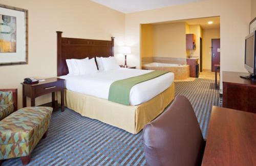 Virginia Hotel | Comfort Inn & Suites Mountain Iron and Virginia