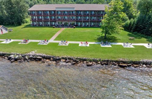 Munising Hotel | Comfort Inn & Suites Munising-Lakefront