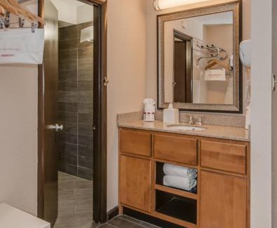 East Bank Hotel | Comfort Inn & Suites Nashville Downtown - Stadium