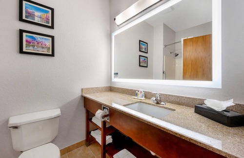 Greenfield Hotel | Comfort Inn & Suites North Greenfield