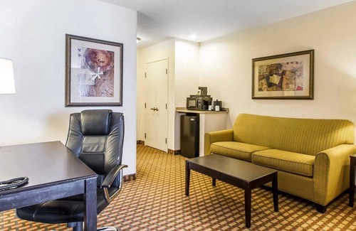 Shawnee Hotel | Comfort Inn & Suites Shawnee North near I-40