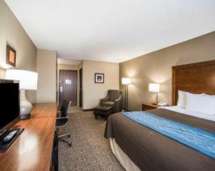 Hazelwood Hotel | Comfort Inn & Suites St Louis-Hazelwood