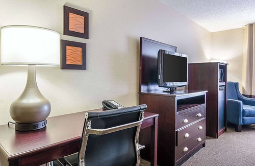 Hutchinson Hotel | Comfort Inn & Suites