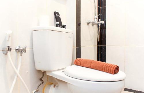 Pekayon Jaya Apartment | Comfort Living Studio Room at Grand Kamala Lagoon Apartment By Travelio
