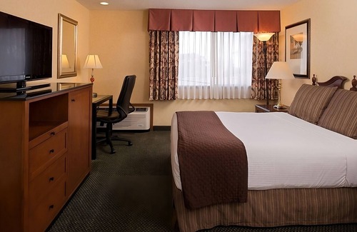 Tri-Cities Hotel | Comfort Meets Affordability, Free Parking, Outdoor Pool, Pets Allowed