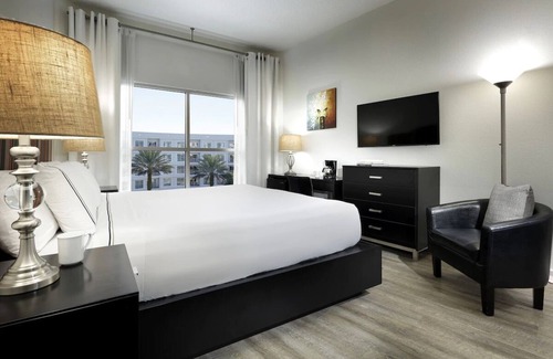 Celebration House | Comfort Melia Room in Celebration, Spanish-Style Resort Near Disney