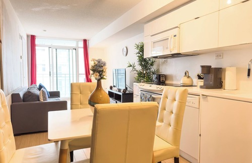 CityPlace Hotel | Comfort Suites 2 Bedrooms near Rogers Centre Lakeview & Free Parking