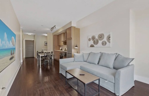 CityPlace Hotel | Comfort Suites 2 Bedrooms near Rogers Centre Lakeview & Free Parking
