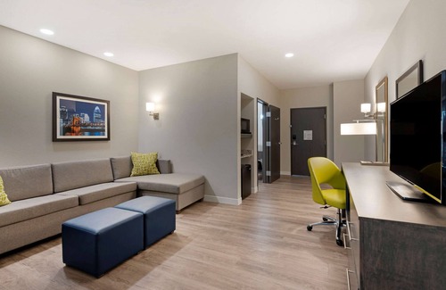 Mount Auburn Hotel | Comfort Suites Cincinnati University - Downtown