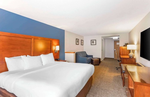 Firestone Hotel | Comfort Suites Longmont