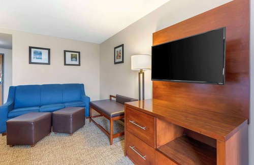 Firestone Hotel | Comfort Suites Longmont