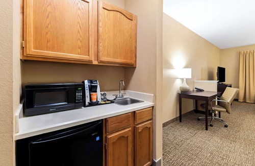 Roanoke Hotel | Comfort Suites Roanoke - Fort Worth North