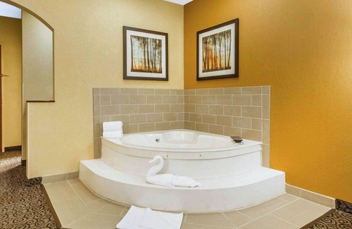 Ramsey Hotel | Comfort Suites