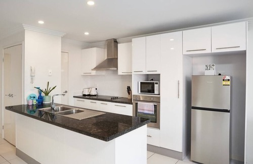 Southport Apartment | Comfort Two Bedroom Apartment in Heart Southport