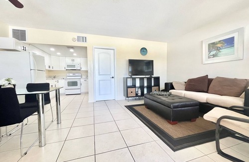 Lauderdale-by-the-Sea Apartment | comfortable apartment five minutes walk from the Beach