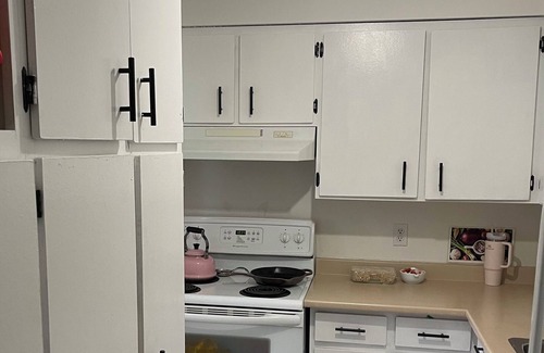 Shaughnessy Apartment | Comfortable 1 Bedroom apartment South Granville Area (minutes from downtown)