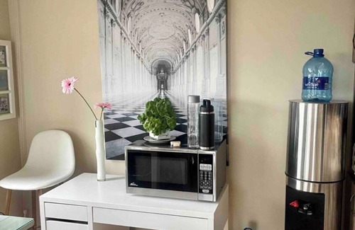 Shaughnessy Apartment | Comfortable 1 Bedroom apartment South Granville Area (minutes from downtown)