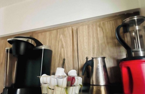 Shaughnessy Apartment | Comfortable 1 Bedroom apartment South Granville Area (minutes from downtown)