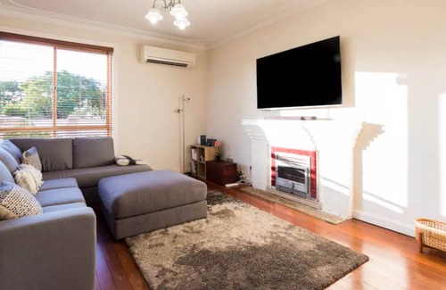 East Victoria Park House | Comfortable 2 Bedroom Home in Trendy Victoria Park