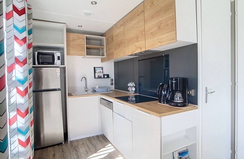 Jullouville-les-Pins House | Comfortable 2-Bedroom Mobile Home, 200m from Beach, Pool, WiFi, Parking