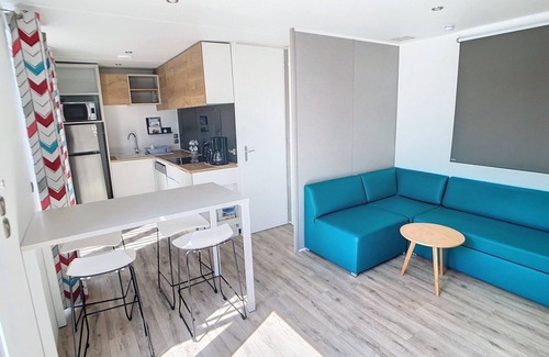 Jullouville-les-Pins House | Comfortable 2-Bedroom Mobile Home, 200m from Beach, Pool, WiFi, Parking