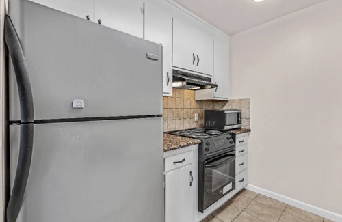 Old San Leandro Apartment | Comfortable 2-bedroom corporate apartment with AC, WiFi in peaceful San Leandro