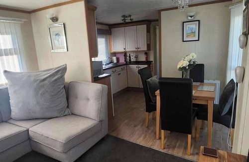 Rhuddlan Cabin | Comfortable 2 Bedroom Caravan - Close to Castle