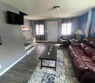 Hibbing Ski Chalet | Comfortable 2 Bedroom Home in Historic Hibbing