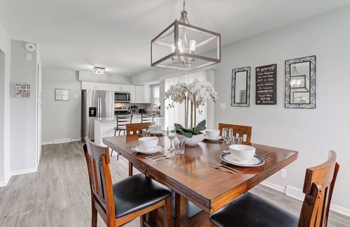 Waukesha House | Comfortable 3 Bedroom with King bed in Waukesha