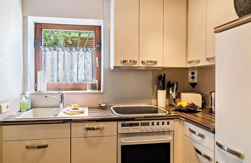 Ueberlingen Apartment | Comfortable 4-Star Vacation Apartment "Wolf" with Terrace, Grill & Wi-Fi