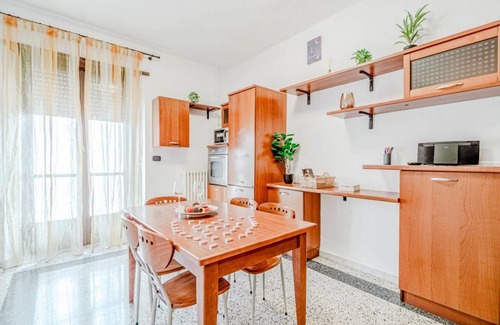 Vanchiglietta Apartment | Comfortable 60 sqm apartment, perfect for a stay of 2 people, located on the third floor of a building without a lift.The property is located in the Vanchiglietta district, in an area full of services and well connected to the center of Turin and its mai