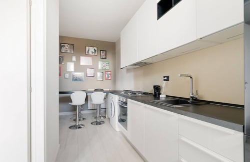 Zona Padova Apartment | Comfortable 70 sqm apartment located on the first floor of a building without a lift. The accommodation can accommodate up to 4 people and is equipped with all comforts.The property is located a few steps from Parco Trotter, a large public park ideal for