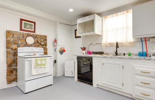 Jackson Apartment | Comfortable Alabama Apartment Pets Welcome!
