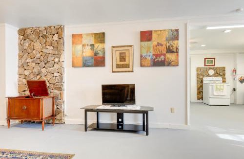 Jackson Apartment | Comfortable Alabama Apartment Pets Welcome!
