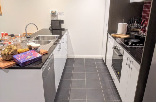 Lyneham Apartment | Comfortable and modern 1bedroom with parking, wifi, close to the city
