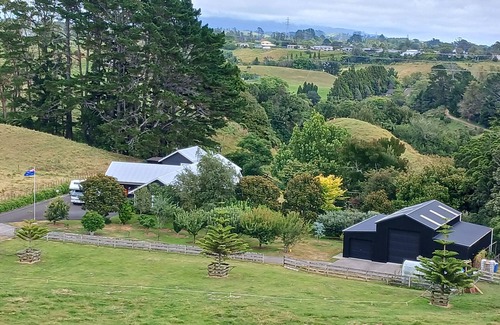 New Plymouth Apartment | Comfortable and private studio unit set in a lovely garden only 3.5km from city