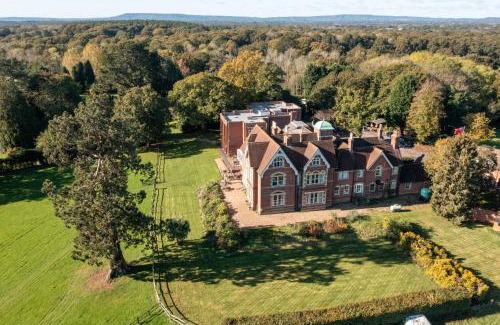 Cranleigh House | Comfortable and Spacious - Guest Room 7