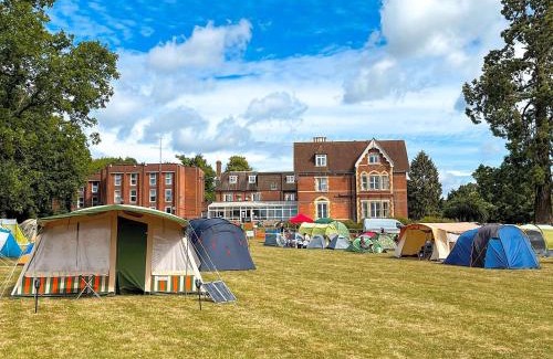 Cranleigh House | Comfortable and Spacious - Guest Room 7
