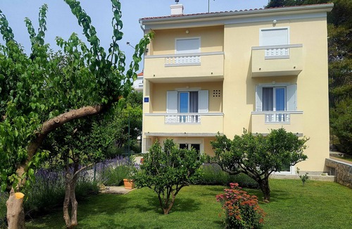 Rab Apartment | Comfortable and spacious apartment with terrace Rab (A-12383-a)