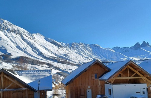 Albiez-le-Vieux Apartment | Comfortable apartment, 300m from slopes and shops, south-facing balcony, parking, pets allowed