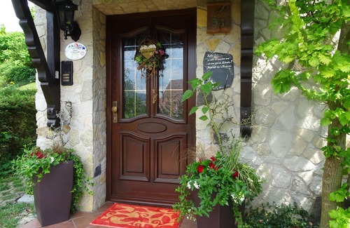 Effelder-Rauenstein Apartment | Comfortable apartment with panoramic views of the mountains and the countryside