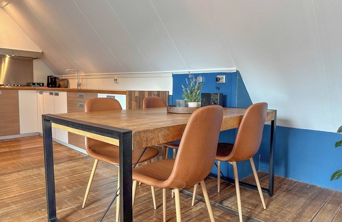 Haulerwijk Apartment | Comfortable apartment with a great roof terrace