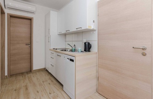 Vir Apartment | Comfortable apartment for 2-4 people | air conditioning, internet, grill |120 m from the sea