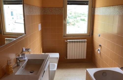 Jelsi House | Comfortable apartment in the center of the village with a magnificent garden for relaxation