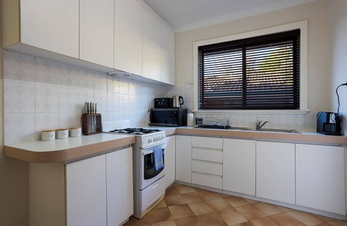 East Victoria Park Apartment | Comfortable 2 BDR House in Trendy Victoria Park!