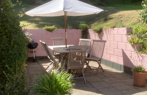 St Brides Cottage | Comfortable coastal cottage 200m from the sea, pub and cafe in delightful Dale.