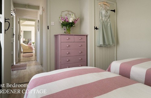 Ash Mill Cottage | Comfortable contemporary cottage on dog-friendly Devonshire country estate