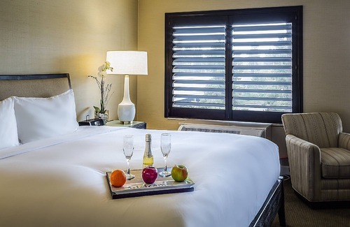 Cupertino Hotel | Comfortable Countryside Stay! Free Parking and Breakfast, Onsite Pool