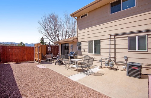 Northeast Colorado Springs House | Comfortable duplex with enclosed back yard, WiFi, firepit, & great location