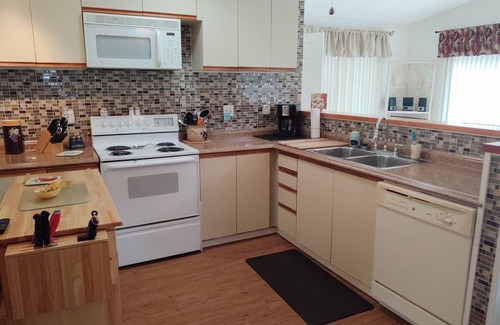 Port Charlotte House | COMFORTABLE FAMILY STYLE/LARGE PROPERTY/PET FRIENDLY VACATION HOME!